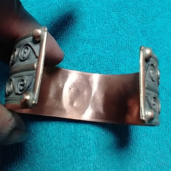 Elegant Silver Copper and Black Stone Cuff Bracelet - Picture 4 of 8